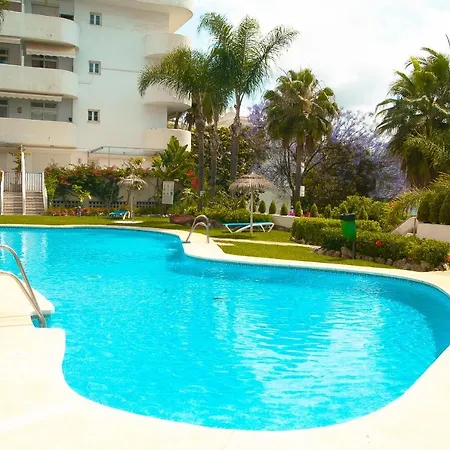 Apartment Halo - Blissful Spanish Retreat With Balcony And Pool *