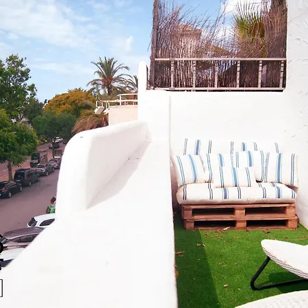 Apartment Halo - Blissful Spanish Retreat With Balcony And Pool Marbella