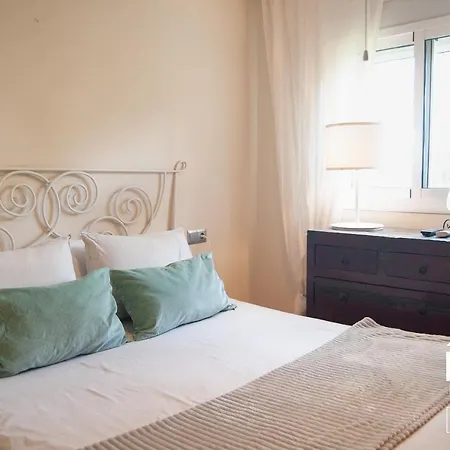 Apartment Halo - Blissful Spanish Retreat With Balcony And Pool Marbella