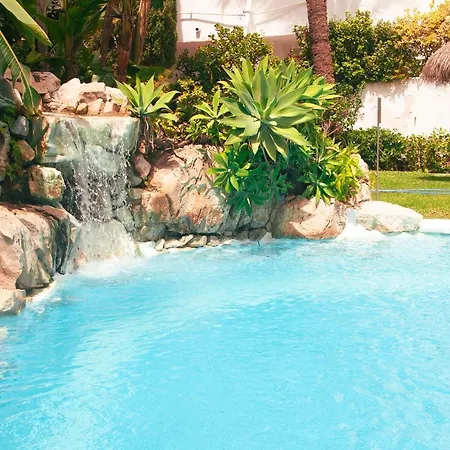 Halo - Blissful Spanish Retreat With Balcony And Pool Apartment