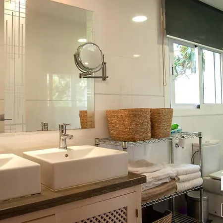Apartment Halo - Blissful Spanish Retreat With Balcony And Pool *
