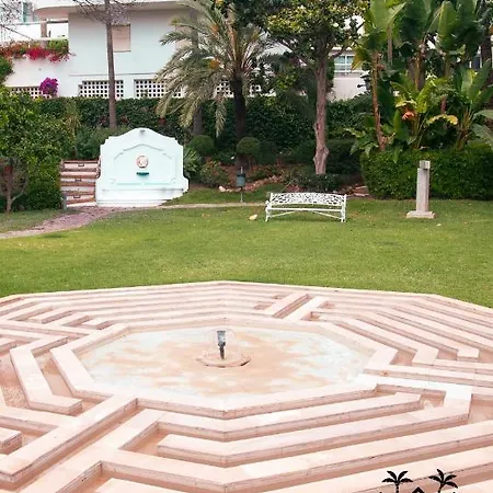 Halo - Blissful Spanish Retreat With Balcony And Pool Apartment *