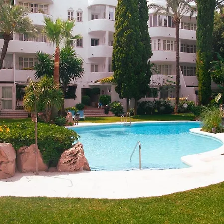 Halo - Blissful Spanish Retreat With Balcony And Pool Apartment Marbella