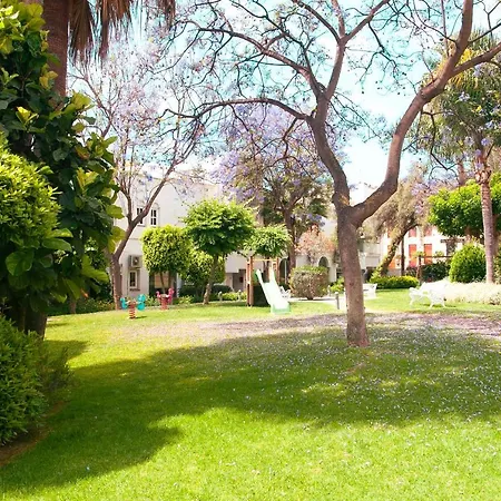 Apartment Halo - Blissful Spanish Retreat With Balcony And Pool Marbella