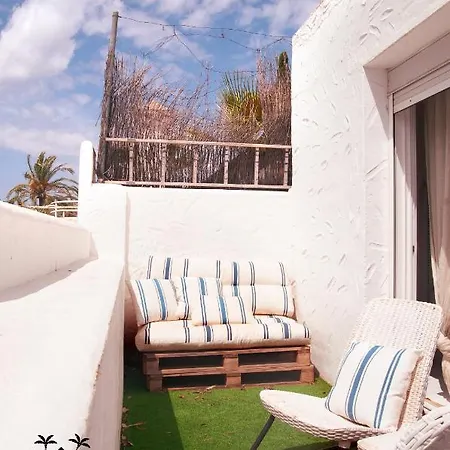 Halo - Blissful Spanish Retreat With Balcony And Pool Apartment
